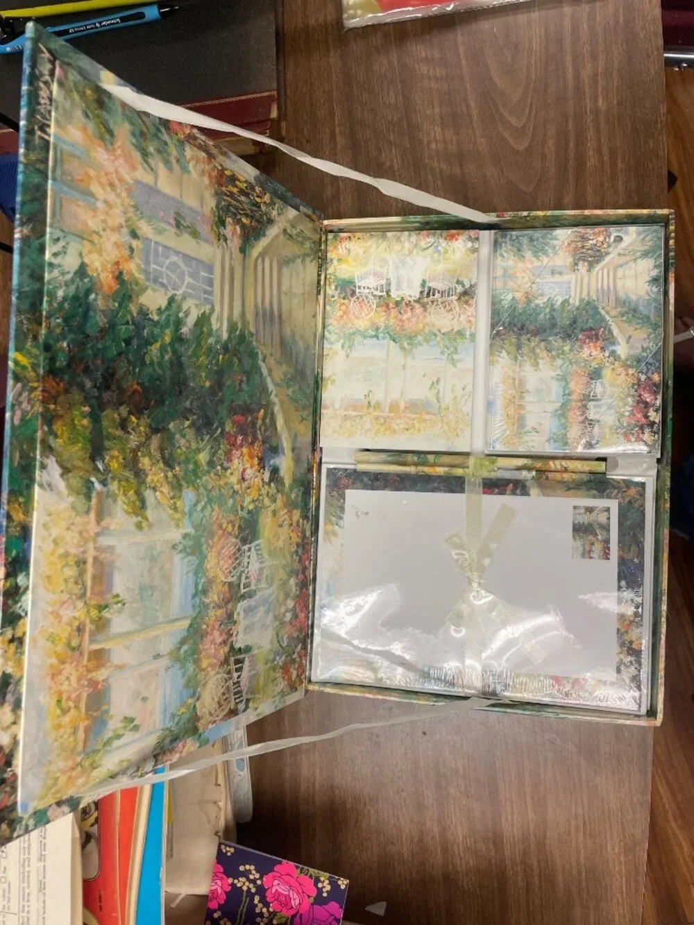 Elegant Floral-Themed Stationery Box Set With Cards Envelopes & Notebook - Paste